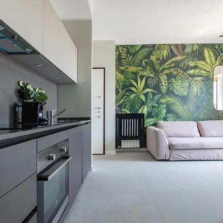 Lauria In Apartment